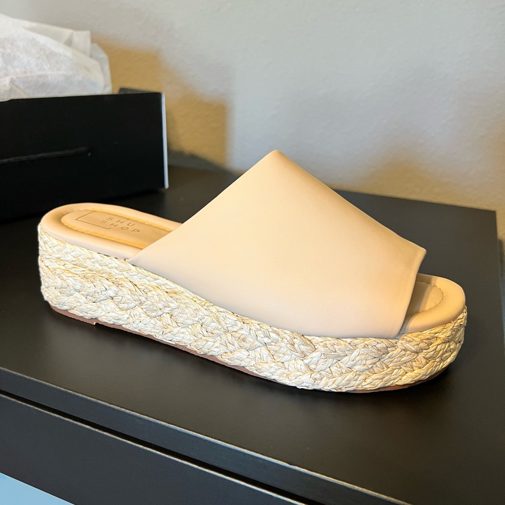 NWT ShuShop Lizzie Nude Sandals size 9